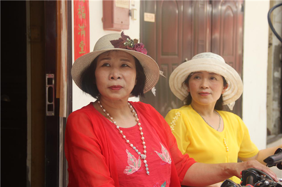 爱心企业公益行走进白鸽社区 让爱在这个夏天传递