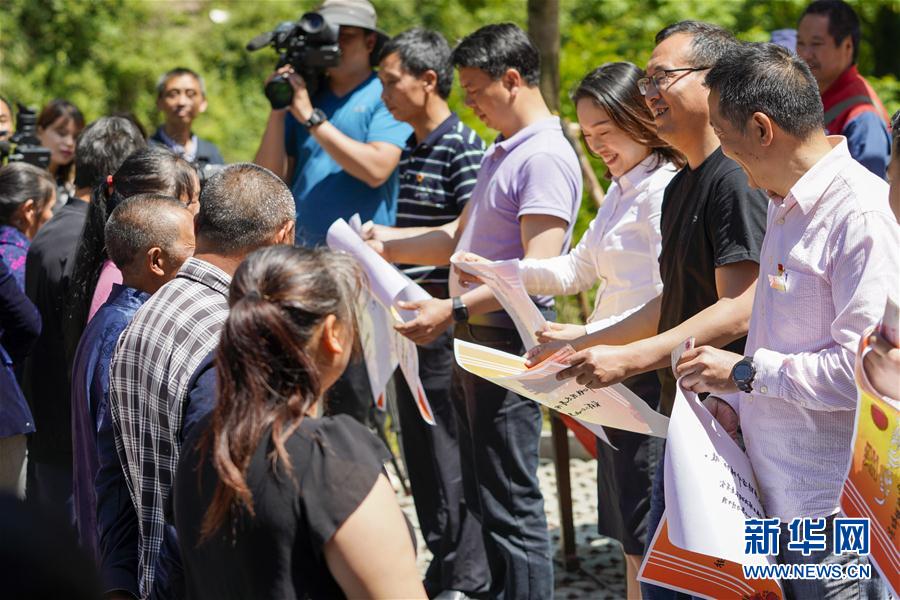 （脱贫攻坚·图片故事）（12）啃下“硬骨头” 奋斗不停歇