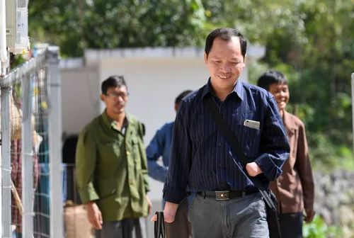 黄立温在扶贫一线